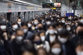Mục đích đình công là nhằm phản đối việc công ty tàu điện ngầm Seoul hủy bỏ thỏa thuận đã ký với công nhân hồi tháng Năm để thuê thêm công nhân, nối lại các dịch vụ tàu điện ngầm đêm khuya trước đó bị đình chỉ do dịch COVID-19. (Nguồn: Yonhap)