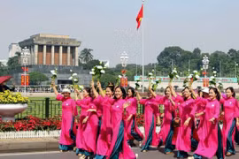 Thời tiết Hà Nội những ngày này phù hợp cho các hoạt động chào mừng 70 năm Ngày Giải phóng Thủ đô. (Ảnh: TTXVN)