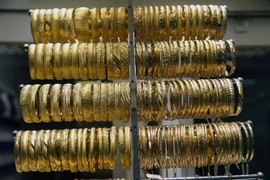 Trang sức vàng được bày bán tại tiệm kim hoàn ở Ankara, Thổ Nhĩ Kỳ, ngày 14/2/2022. (Ảnh: THX/TTXVN)