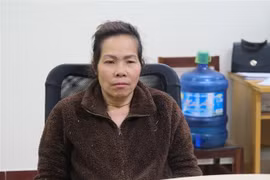 Đối tượng Hoàng Thúy Vân tại cơ quan điều tra. (Ảnh: TTXVN phát)