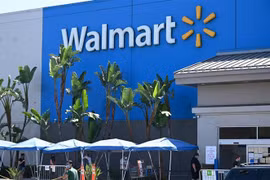 Một cửa hàng của Walmart tại Burbank, California, Mỹ. (Ảnh: AFP/TTXVN)
