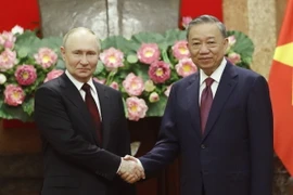 Chủ tịch nước Tô Lâm và Tổng thống Liên bang Nga Vladimir Putin chụp ảnh chung nhân chuyến thăm cấp Nhà nước của Tổng thống Putin đến Việt Nam vào tháng 6/2024. (Ảnh: Nhan Sáng/TTXVN)
