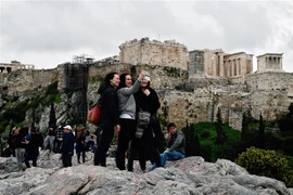 Khách du lịch tại Athens, Hy Lạp. (Nguồn: AFP/TTXVN) 