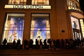 Một cửa hàng Louis Vuitton của tập đoàn LVMH ở Paris, Pháp. (Ảnh: Getty Images/TTXVN)