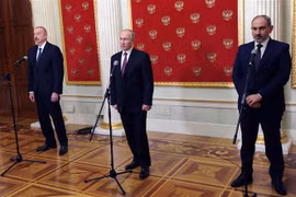 Tổng thống Azerbaijan Ilham Aliyev, Tổng thống Nga Vladimir Putin và Tổng thống Armenia Nikol Pashinyan tại cuộc họp báo ở Moskva, Nga ngày 11/1/2021. (Nguồn: AFP/TTXVN) 