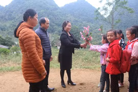 [Photo] Những người thầy gieo chữ ở vùng cao nguyên đá Lục Khu