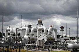 Hệ thống đường ống tại trạm OGE, một trong những trạm trung chuyển khí đốt lớn nhất châu Âu, ở Werne, Đức. (Ảnh: AFP/TTXVN) 
