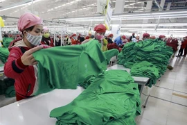 Công ty may Tinh Lợi (Hải Dương) mỗi năm xuất khẩu hàng triệu sản phẩm sang thị trường EU. (Ảnh: Trần Việt/TTXVN)