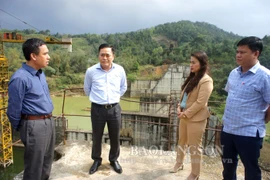 Ông Hồ Tiến Thiệu, Phó Bí thư Tỉnh ủy, Chủ tịch Ủy ban Nhân dân tỉnh, kiểm tra thực địa Dự án thủy điện Bắc Giang. (Nguồn: Báo Lạng Sơn) 