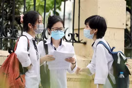Trong điều kiện dịch COVID-19 diễn biến phức tạp, thí sinh chỉ thực hiện điều chỉnh nguyện vọng bằng hình thức trực tuyến.(Ảnh: Thanh Tùng/TTXVN) 