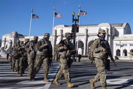 Lực lượng Vệ binh Quốc gia được triển khai ở thủ đô Washington, D.C (Mỹ). (Ảnh: AFP/TTXVN) 