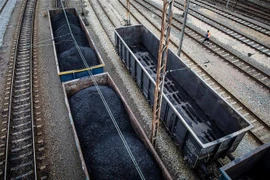 Vận chuyển than tại nhà ga Towarowy ở thị trấn Rybnik, Ba Lan, ngày 15/3/2019. (Ảnh: AFP/TTXVN) 