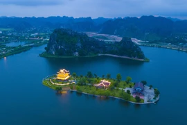 Chiêm ngưỡng vùng đất cố đô sơn thủy hữu tình khi đêm về