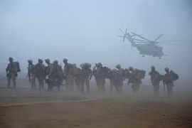 Binh sỹ Mỹ được triển khai tại Dwyer, tỉnh Helmand, Afghanistan, ngày 2/7/2009. (Nguồn: AFP/TTXVN) 