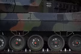 Xe tăng Leopard 2 tại trung tâm huấn luyện ở Augustdorf, Đức, ngày 1/2/2023. (Ảnh: AFP/TTXVN)