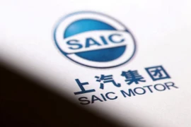 Việc cắt giảm việc làm cũng do sự bùng nổ của xe điện tại Trung Quốc, một lĩnh vực mà SAIC và các đối tác nước ngoài đang nhanh chóng để mất thị phần trước Tesla và các nhà sản xuất ôtô tư nhân, dẫn đầu là BYD. (Nguồn: Reuters)