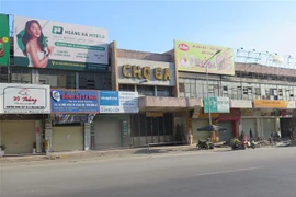 Chợ Ga Vinh bị phong tỏa ngay sau khi phát hiện trường hợp dương tính với SARS-CoV-2 có liên quan. (Ảnh: Nguyễn Văn Nhật/TTXVN) 