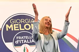 Lãnh đạo đảng Anh em Italy (FdI) Giorgia Meloni phát biểu tại Rome ngày 26/9/2022. (Ảnh: AFP/TTXVN) 