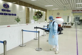 Phun khử khuẩn ở bệnh viện K. 