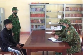 Đối tượng Đinh Quốc Huân tại Đồn Biên phòng Ngọc Chung. (Ảnh: Huy Dương/TTXVN phát) 