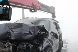 Đâm xe liên hoàn trên cầu bị đóng băng