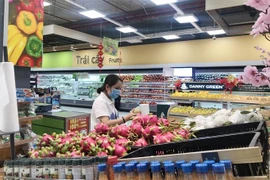 Nhóm ngành hàng trái cây được cung ứng dồi dào trên quầy, kệ tại các siêu thị của Thành phố Hồ Chí Minh. (Ảnh: Mỹ Phương/TTXVN) 