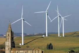 Trang trại điện gió ở gần Toulouse, Pháp. Ảnh: AFP/TTXVN