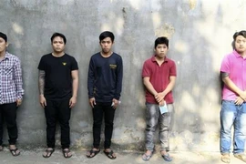 Các đối tượng Tuấn, Điện, Bửu, Thanh và Hồng (từ trái qua phải). (Nguồn: TTXVN phát) 