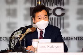 Thủ tướng Hàn Quốc Lee Nak-yon tại cuộc họp báo ở Seoul, Hàn Quốc, ngày 21/10/2020. (Nguồn: YONHAP/TTXVN) 