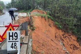 Sạt lở mái taluy âm trên Quốc lộ 49A, đoạn qua xã Hương Nguyễn, huyện A Lưới. (Ảnh minh họa: Đỗ Trưởng/TTXVN)