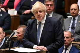 Thủ tướng Anh Boris Johnson phát biểu tại phiên họp Quốc hội ở London ngày 25/5/2022. (Ảnh: AFP/TTXVN) 