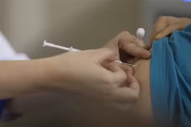 Tiêm vaccine phòng COVID-19. (Ảnh: Minh Quyết/TTXVN) 