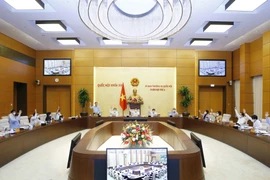 Ủy ban Thường vụ Quốc hội biểu quyết thông qua định mức phân bổ dự toán chi thường xuyên ngân sách nhà nước năm 2022. (Ảnh: Doãn Tấn/TTXVN) 