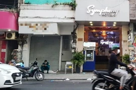 Nhóm 35 người Trung Quốc được đưa về khách sạn Symphony. (Nguồn: tuoitre.vn) 