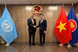 Đại sứ Đặng Hoàng Giang (phải) tiếp Đại sứ Parvathaneni Harish, Trưởng Phái đoàn Thường trực Ấn Độ tại Liên hợp quốc. (Ảnh: TTXVN phát)