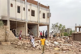 Một ngôi nhà bị trúng pháo kích sau giao tranh giữa Lực lượng Vũ trang Sudan (SAF) và nhóm bán quân sự Các Lực lượng Phản ứng nhanh (RSF) ở Khartoum ngày 6/6/2023. (Ảnh: AFP/TTXVN)