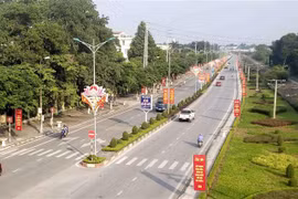 Nhịp sống của người dân thành phố Vĩnh Yên dần trở lại trạng thái bình thường mới trong ngày 19/5. (Ảnh: Hoàng Hùng/TTXVN) 