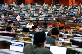 Các nghị sỹ tại phiên họp Hạ viện Malaysia ở Kuala Lumpur ngày 19/12/2022. (Ảnh: AFP/TTXVN) 