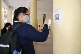 [Photo] Đà Nẵng: Học sinh lớp 10 và 11 đi học trực tiếp trở lại