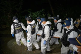 [Video] Thi thể Thị trưởng Seoul được đưa tới bệnh viện trong đêm