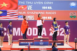 Ngày 15/5, tại Khu phức hợp sân Olympic (Phnom Penh, Campuchia) tiếp tục diễn ra các nội dung thi đấu môn Cử tạ tại SEA Games 32. Vận động viên Ramadani của Indonesia giành giành huy chương Vàng. Vận động viên Đinh Thị Thu Uyên giành huy chương Bạc với th
