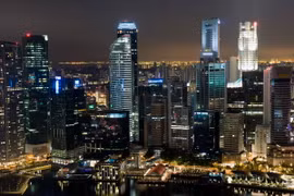 Các tòa nhà tại Singapore. (Ảnh: AFP/TTXVN)
