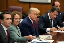Ngày 4/4, cựu Tổng thống Mỹ Donald Trump đã ra trình diện tại Tòa án New York. (Ảnh: AFP/TTXVN)