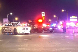 Hiện trường vụ xả súng tại thành phố Colorado Springs, bang Colorado, Mỹ ngày 19/11/2022. (Ảnh: KOAA-TV/TTXVN) 