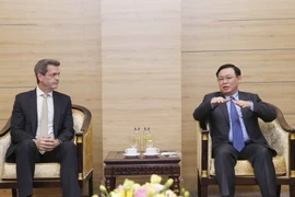 Chủ tịch Quốc hội Vương Đình Huệ tiếp Giám đốc quốc gia Ngân hàng Phát triển châu Á (ADB) tại Việt Nam Andrew Jeffries. (Ảnh: Doãn Tấn/TTXVN) 