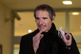 Tổng Giám đốc Cơ quan Năng lượng Nguyên tử Quốc tế (IAEA) Rafael Grossi trong cuộc họp báo tại sân bay quốc tế Vienna (Áo) sau chuyến thanh sát chương trình hạt nhân của Iran, ngày 21/2/2021. (Nguồn: AFP/TTXVN) 