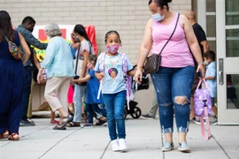 Học sinh trong ngày đầu tiên trở lại trường học ở New York, Mỹ, ngày 13/9/2021. (Ảnh: THX/TTXVN) 