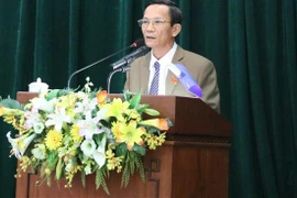 ÔngLê Thanh Đồng, Phó Chủ tịch Hội đồng Nhân dân tỉnh Phú Yên nhiệm kỳ 2016-2021, phát biểu tại kỳ họp. (Ảnh: Phạm Cường/TTXVN) 