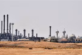 Cơ sở lọc dầu của Tập đoàn dầu khí Aramco ở khu vực al-Khurj, ngoại ô thủ đô Riyadh của Saudi Arabia. (Ảnh: AFP/TTXVN)