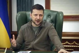 Tổng thống Ukraine Volodymyr Zelensky phát biểu qua video tại thủ đô Kiev ngày 12/3/2022. (Ảnh: AFP/TTXVN) 
